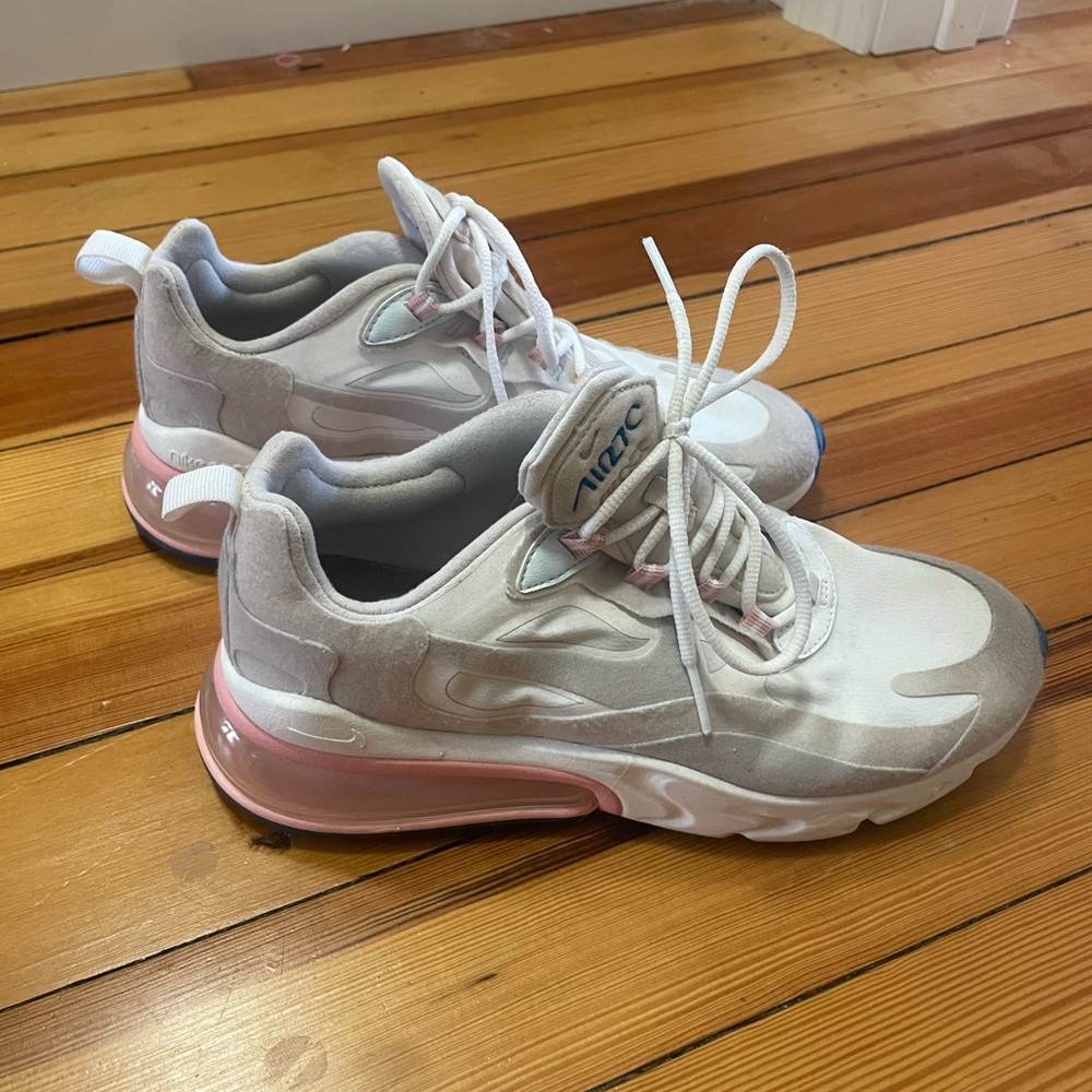 Nike Air Max 270 Women's Sneakers - White and Pink
